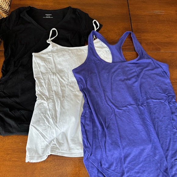 11 maternity tanks with size ruching. Size small old navy - Picture 3 of 6